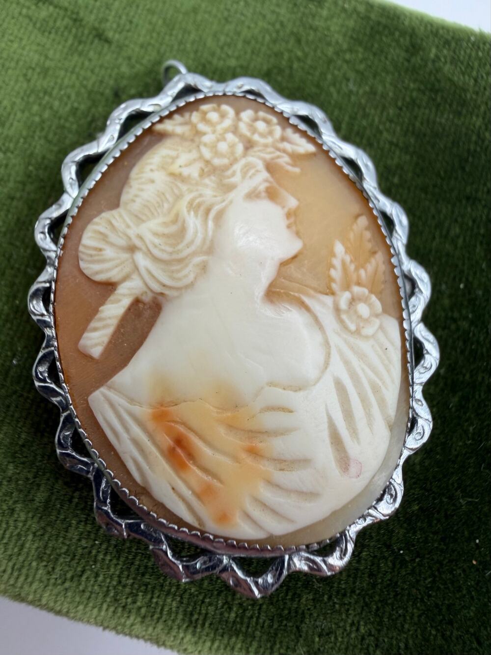 ANTIQUE ART NOUVEAU STERLING SILVER CARVED SHELL CAMEO PIN unmarked